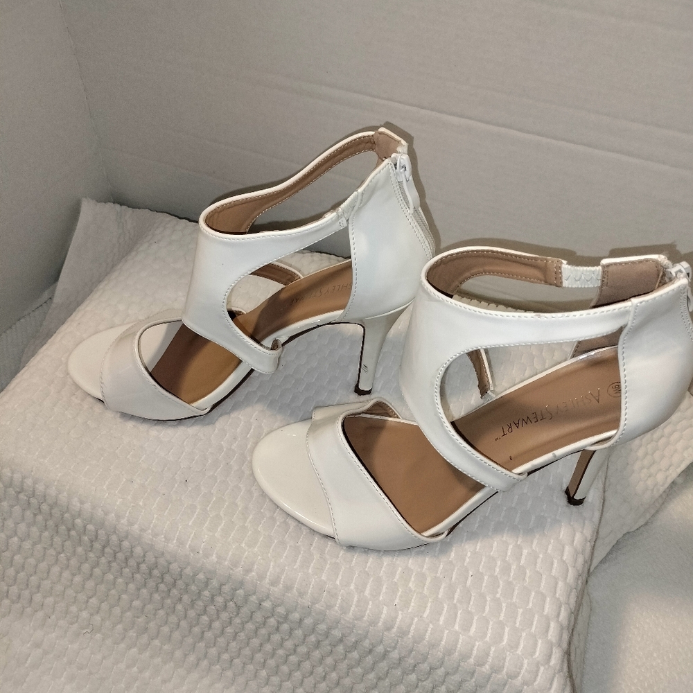 Ashley Stewart Teresa Top-818 White heels/Sandals Sz 9W